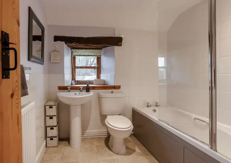 The bathroom at Lower Yeoland Barn, Swimbridge