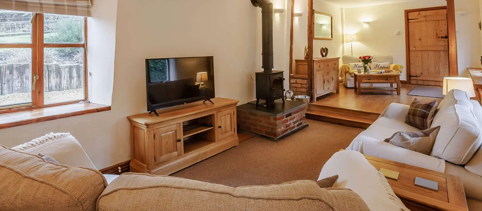 Lower Yeoland Barn, Swimbridge is a charming detached barn conversion blending rural tranquillity with modern luxury. Enjoy a private hot tub, enclosed garden & dog exercise field, with easy access to Exmoor and North Devon's beaches & attractions.