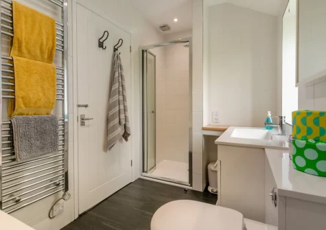 The bathroom at Lukes Barn, Mawla