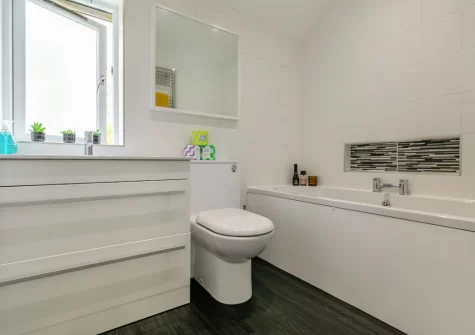 The bathroom at Lukes Barn, Mawla