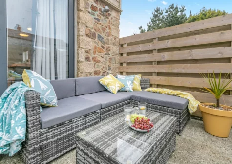 The enclosed patio & outdoor sitting area at Lukes Barn, Mawla