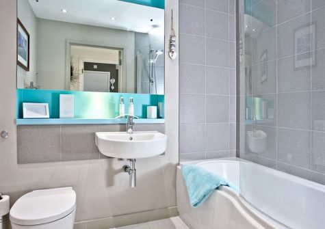 The bathroom at Luna Blue, Tre Lowen, Newquay