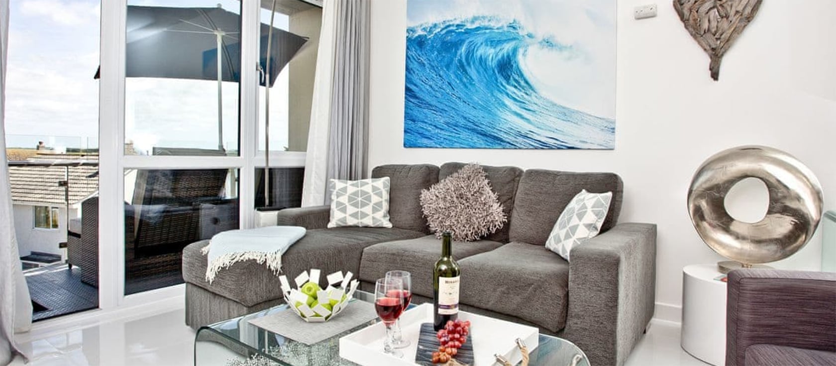 Luna Blue, Tre Lowen, Newquay is a modern two bedroom apartment for 4/5 with excellent amenities, open floorplan & fully equipped kitchen with dishwasher. Relax on the corner sofa or put your feet up on the glass balcony with sea views. Off-road parking.