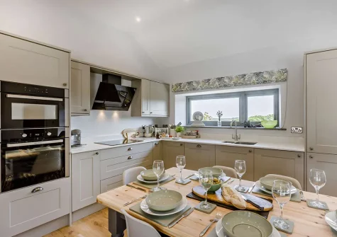 The kitchen & dining area at Lutsford Farm Barn, Bursdon