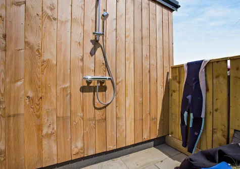 The outdoor shower at Lutsford Farm Barn, Bursdon