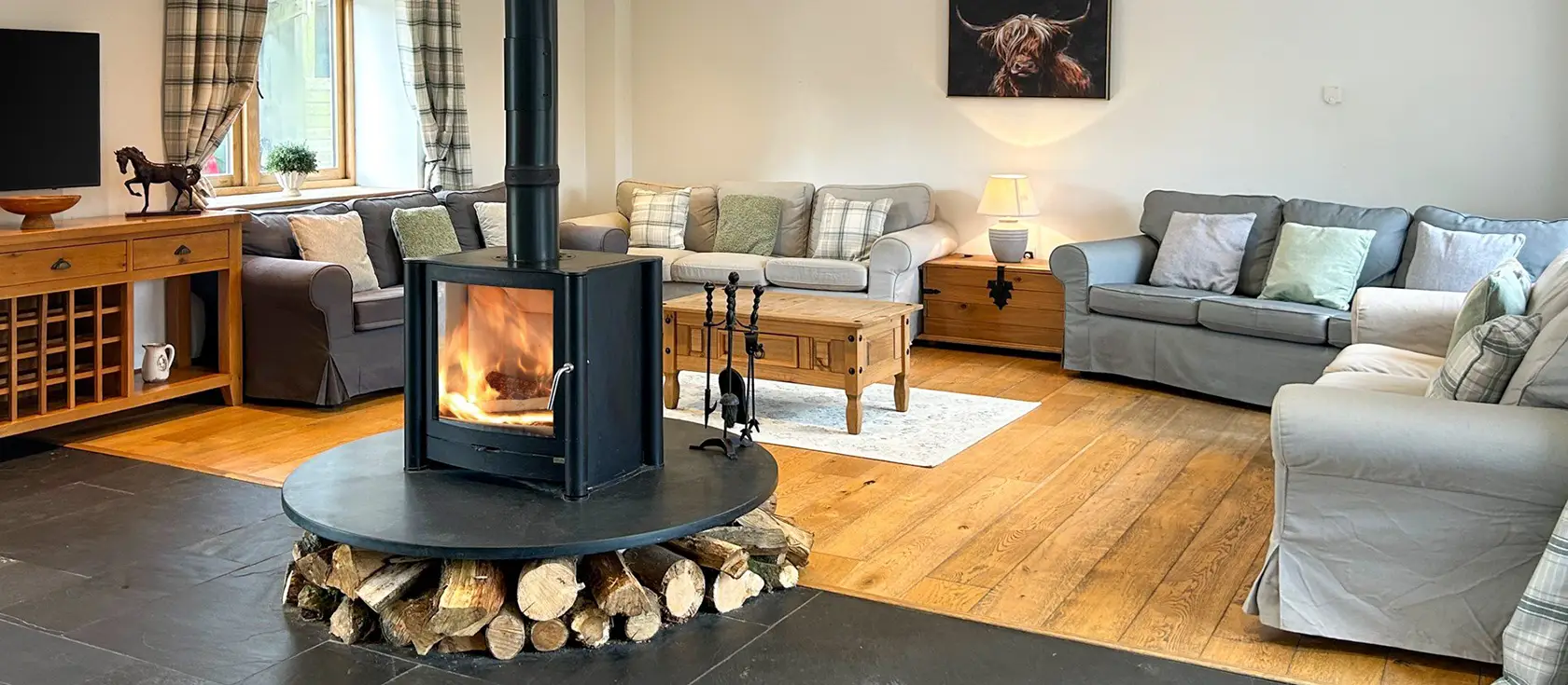 Lympscott Barn, Bradworthy is a luxurious six-bedroom barn conversion set within 300 acres of farmland. Featuring a private hot tub, games room, and stunning countryside views, it offers easy access to Tamar Lakes and North Cornwall's beaches.