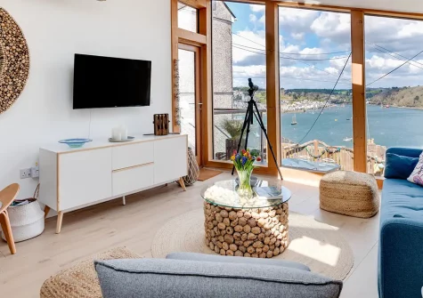 Lynton, Polruan is a stylish two-bedroom house nestled in the heart of an unspoiled fishing village. Enjoy stunning harbour views, contemporary furnishings, and a private terraced garden with BBQ. Perfect for creating unforgettable memories.