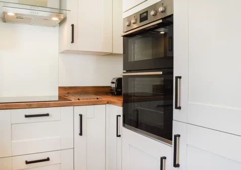 The kitchen at Magnolia Cottage, Appledore