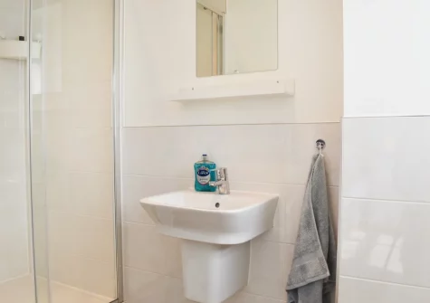 Bedroom #1 en-suite shower room at Magnolia Cottage, Appledore