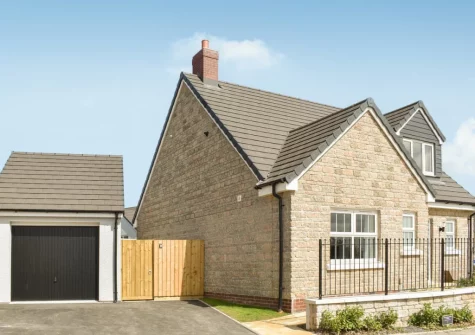 Unwind in style at Magnolia Cottage, a beautifully presented three-bedroom detached house in Appledore
