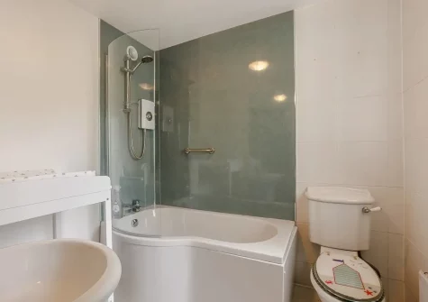 The bathroom at Maisie's, Appledore