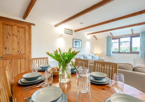 The dining area at Mallard Cottage, Tregolds