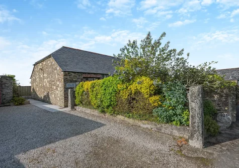 Mallard Cottage is a wonderful character cottage set in Tregolds, close to all of the famous Seven Bays