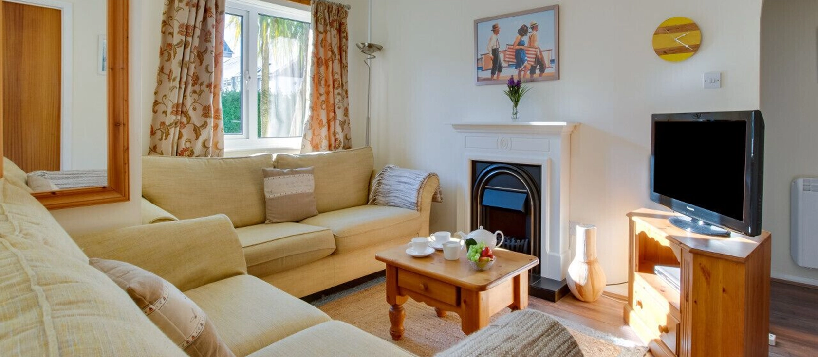 Manassa is a light, airy bungalow in a peaceful location away from the crowds of Padstow town. This pet-friendly property sleeps six in three bedrooms and has a large enclosed garden. It's a tranquil base for exploring the coast and countryside.