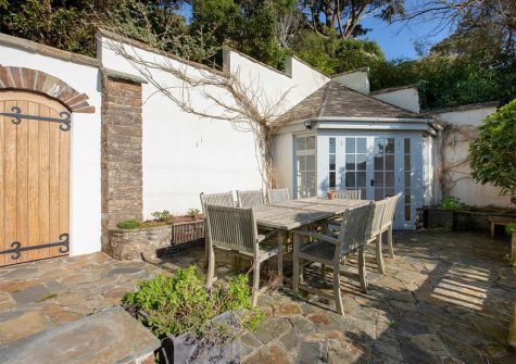 The patio & summer house at Mandalay, Salcombe