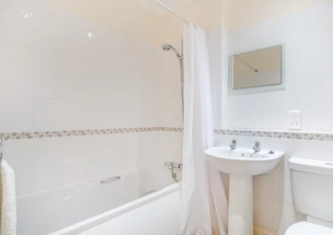 The bathroom at Manor House, Looe