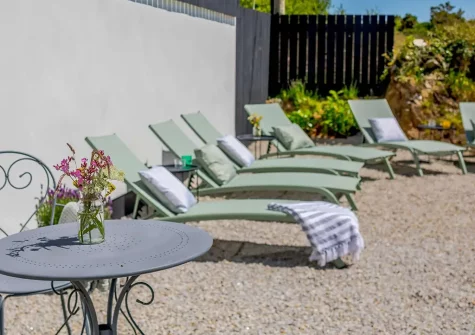 The outdoor sitting area at Manor Meadows, Radnor