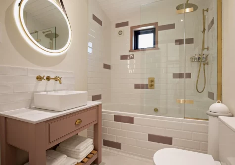 The bathroom at Margot at Rosehill Lodges, Porthtowan