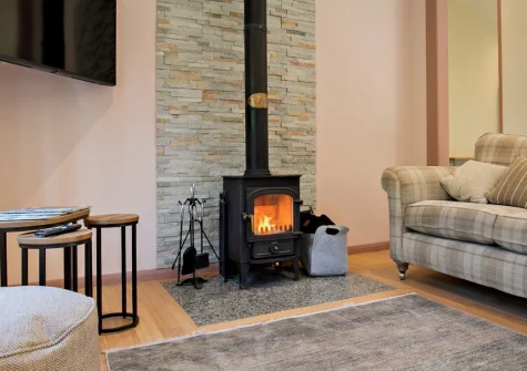 Margot at Rosehill Lodges, Porthtowan is a newly refurbished luxury lodge nestled in a peaceful wooded valley, 450 metres from the beach, featuring a private sauna, sheltered hot tub, wood burner, & contemporary interiors perfect for coastal escapes.