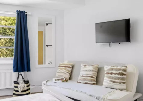 The bedroom at Marina View Suite at Astor House, Torquay