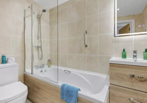 The bathroom at Marina View Suite at Astor House, Torquay