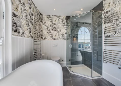 Bedroom #2 en-suite bathroom at Marine Villa, Padstow