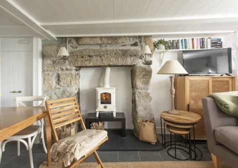 The living & dining area at Mariners Cottage, Mousehole