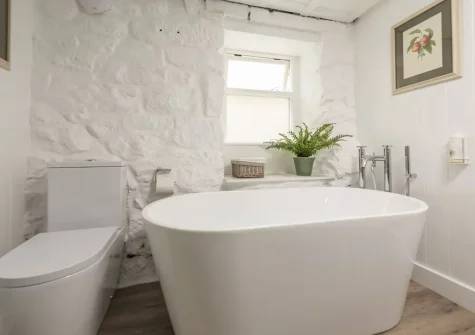 The bathroom at Mariners Cottage, Mousehole