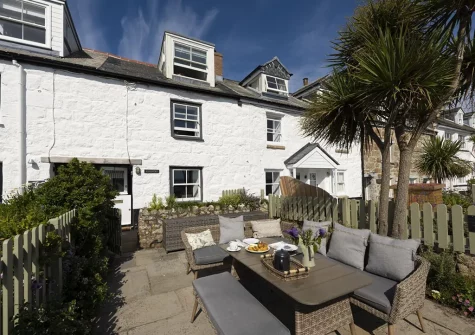 Mariners Cottage, Mousehole is comfortably furnished with a table and plenty of seating