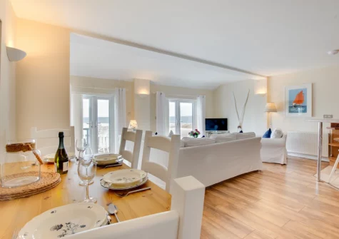 The dining area at Mariners II, Porthleven