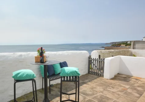 The patio & outdoor sitting area at Mariners II, Porthleven