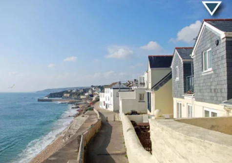 Mariners II is a seafront property, with direct access to the beach, on the edge of Porthleven