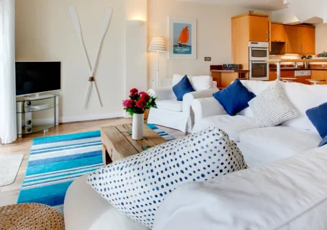 Mariners II, Porthleven is a welcoming two-bedroom seafront cottage with direct access to the beach, sea views from the patio, and easy reach of the harbour's independent shops and restaurants in this characterful Cornish coastal town.