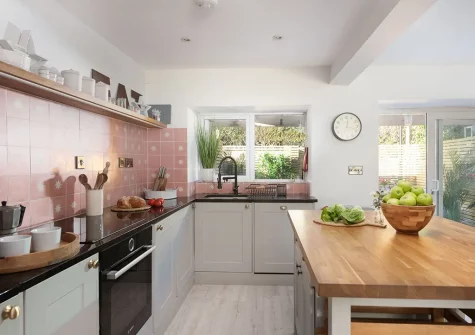 The kitchen at Maris Cottage, St Agnes