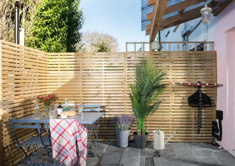 The enclosed rear patio garden & alfresco dining area at Maris Cottage, St Agnes