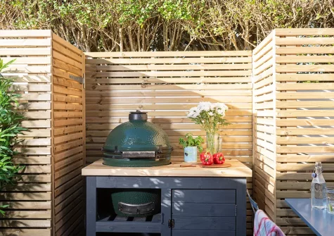 The enclosed rear patio & barbecue area at Maris Cottage, St Agnes