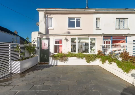 Maris Cottage is tucked away in a quiet spot in the lively village of St Agnes