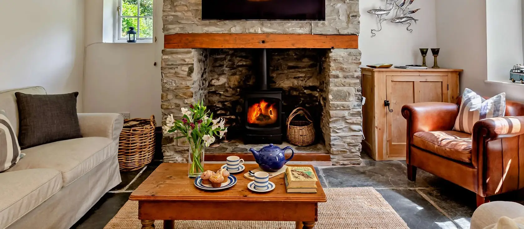 Marks Cottage, Buck's Mills is a charming three-bedroom fisherman's cottage nestled in an Area of Outstanding Natural Beauty. Enjoy cosy evenings by the wood burner, explore the National Trust woodland, and discover North Devon's coastline.