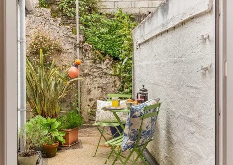 The courtyard & outdoor sitting area at Marmaduke Cottage, Fowey