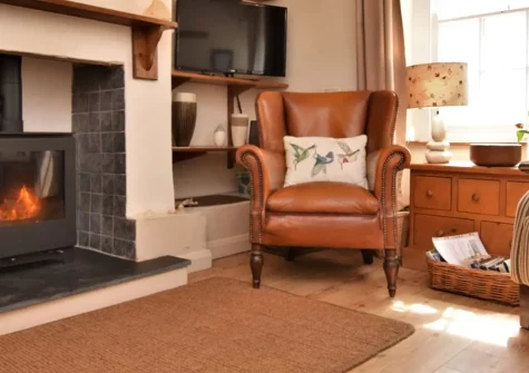 Master Mariner, Appledore is a lovely fisherman's cottage offering a cosy double bedroom, estuary-view snug, and wood-burning stove. Perfectly located to explore North Devon, it's an ideal romantic retreat for couples and their four-legged friends.