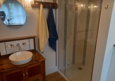 Bedroom # en-suite bathroom at Master Shipwrights House, Penpol