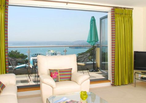 Masts A4 apartment in Torquay, also known as Tree Tops, is a three-bedroom luxury apartment with a 5-star gold rating. Located on the ground floor, it has stunning sea views from the dining patio, landscaped gardens and private underground parking.