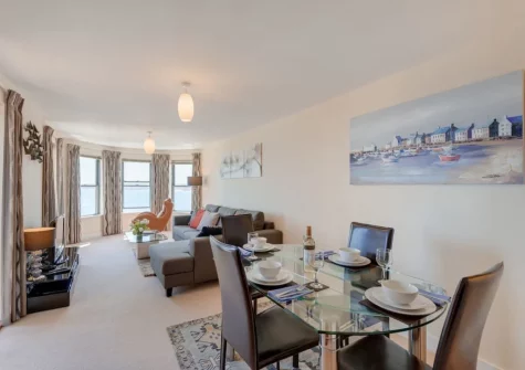 The living & dining area at Masts A8, Torquay