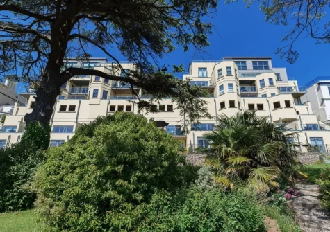 Masts A8 is a two-bedroom apartment benefiting from stunning views over Torbay, the harbour, Torre Abbey Sands & Meadow and Berry Head