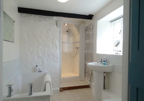 The bathroom at Meadow Brook Cottage, Sandridge