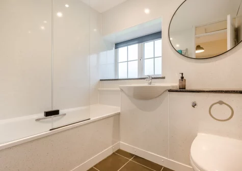 The bathroom at Meadow Cottage at Cannalidgey Farm, St Issey