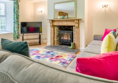 Meadow Cottage at Cannalidgey Farm, St Issey is a charming two-bedroom country retreat on a working sheep farm, featuring enchanting countryside views, an enclosed garden with barbecue, and easy access to North Cornwall's stunning coastline.