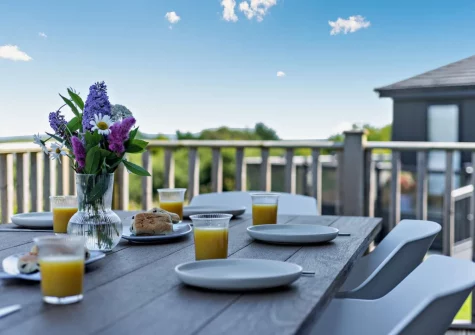The alfresco dining area at Meadow View Eleven, Mullacott
