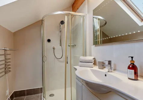 Bedroom #1 en-suite shower room at Meadows, Higher Treyone, Hessenford