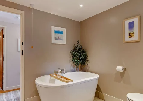 The bathroom at Meadows, Higher Treyone, Hessenford